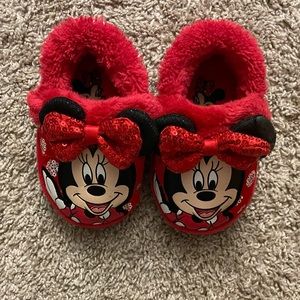Toddler girls size 5-6 Minnie Mouse slippers